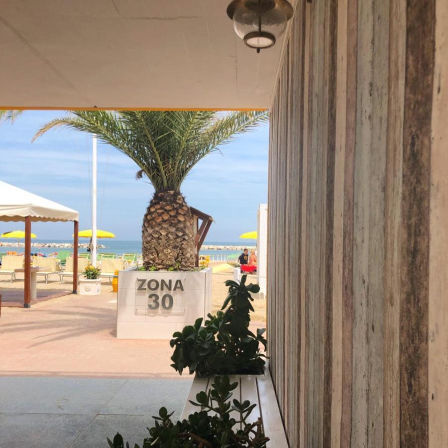 Hotel Atlantic & Spa Габиче Маре Екстериор снимка