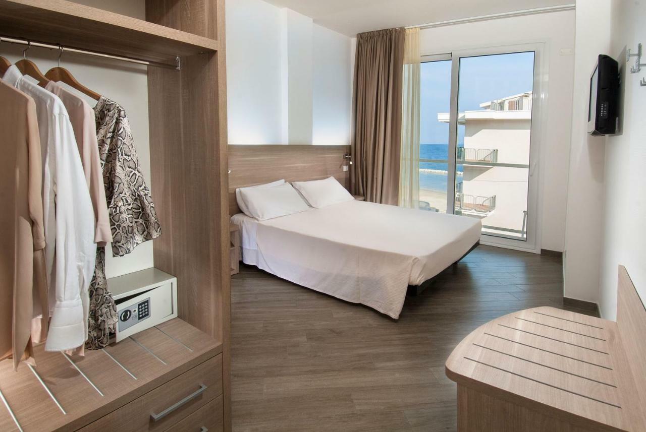 Hotel Atlantic & Spa Габиче Маре Екстериор снимка