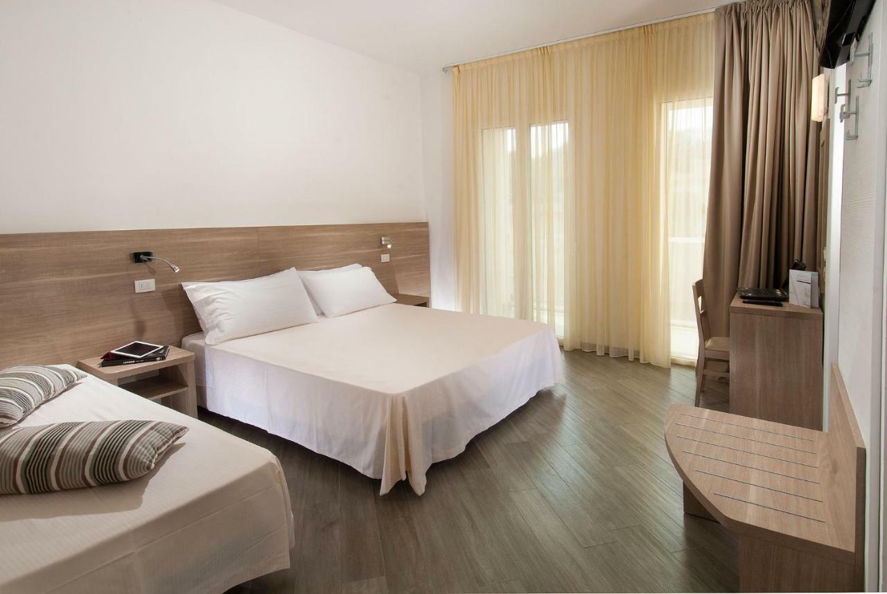 Hotel Atlantic & Spa Габиче Маре Екстериор снимка